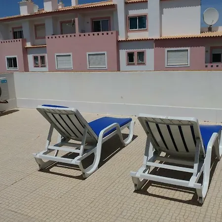 מלון דירות Castelos Da Rocha 3*