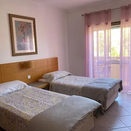 Castelos Da Rocha Lägenhetshotell 3*